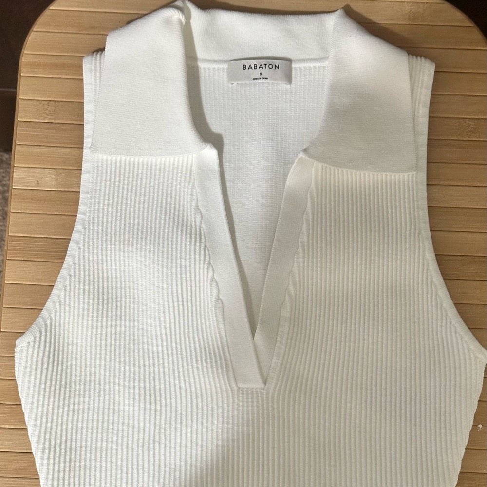 Aritzia Babaton sculpt knit cropped polo in white